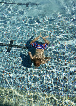 photo enfants apprentissage ventral sur planche